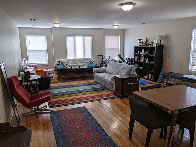 1st image of 113 Oxford Ave #2