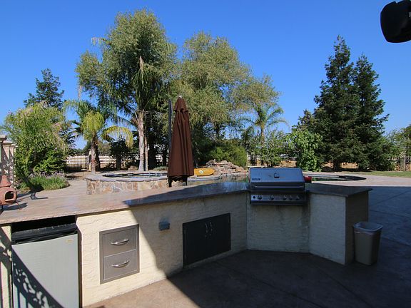 3rd image of 8248 Carmencita Ave