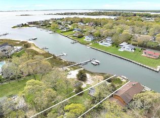 8 Gardiners Path, Hampton Bays, NY 11946