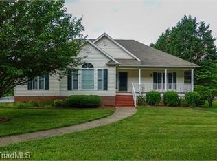 7530 Idols Rd, Clemmons, NC 27012