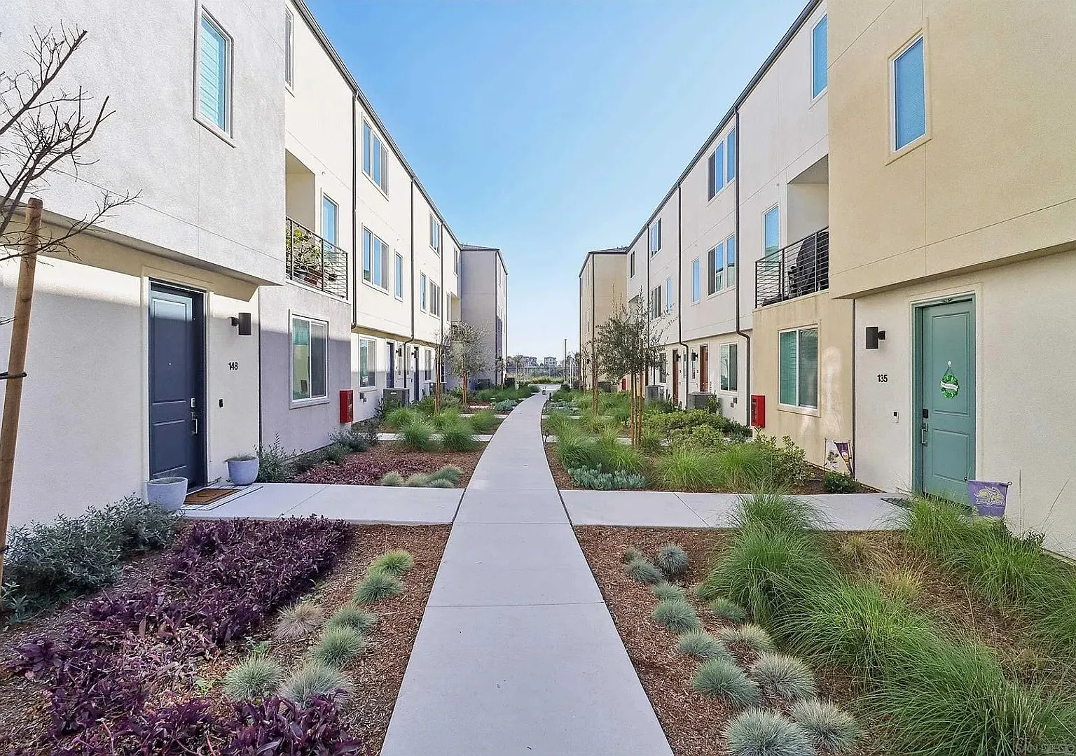 4 Bedroom Townhouse — Photo 2