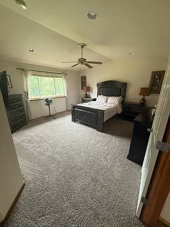 5 bed, 2715 sqft, $4,000 — Photo 2