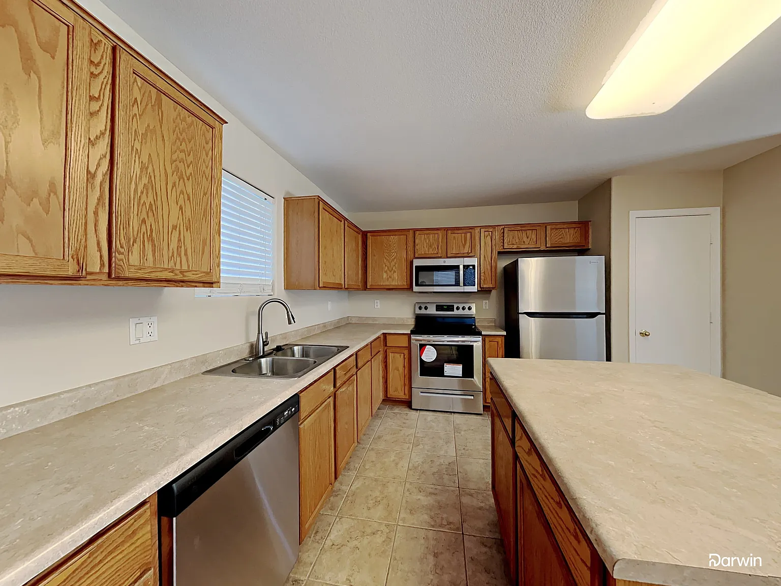 3 bed, 2.5 bath, 2425 sqft, $2,310 — Photo 3
