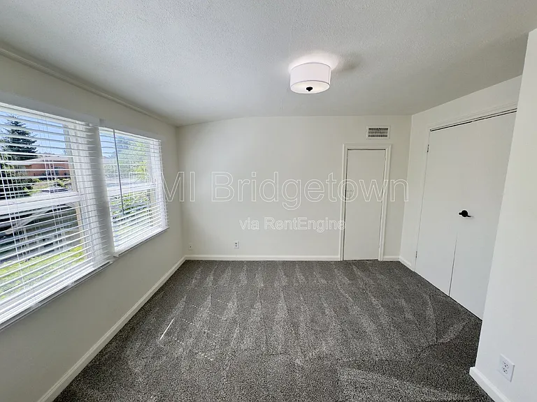 5420 NE 13th Ave — Photo 10