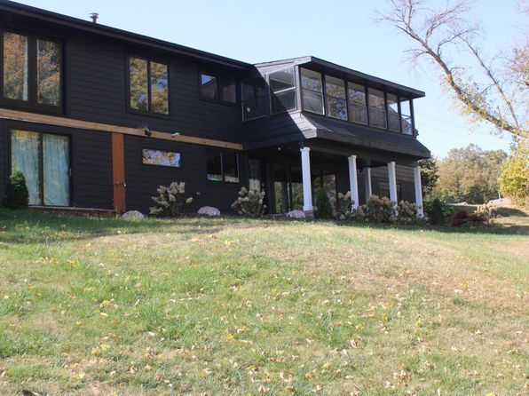 1025 Frank Hall Dr, Albert Lea, MN 56007