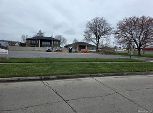 2051 Kinmore St, Dearborn Heights, MI 48127