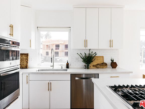 4th image of 2815 Bellevue Ave
