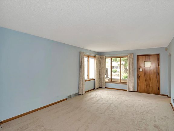 3rd image of 10208 S Saint Louis Ave