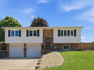 1007 7th St, Hampton, IL 61256