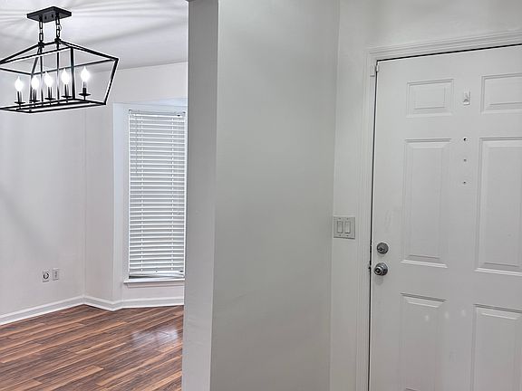 Door entry and dining room to the left