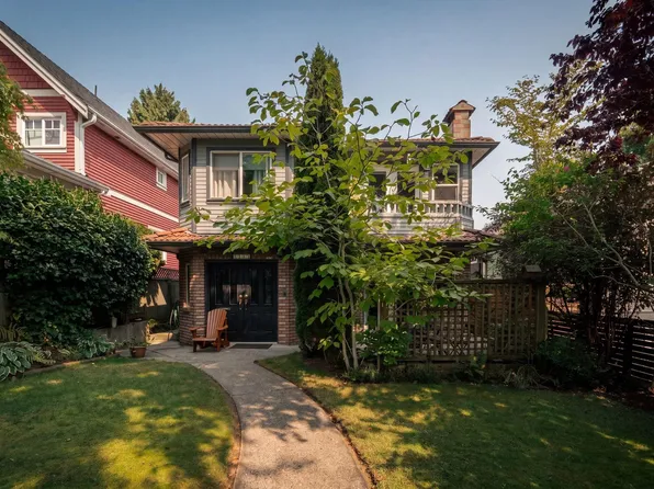 2183 Napier St, Vancouver, BC V5L 2P1