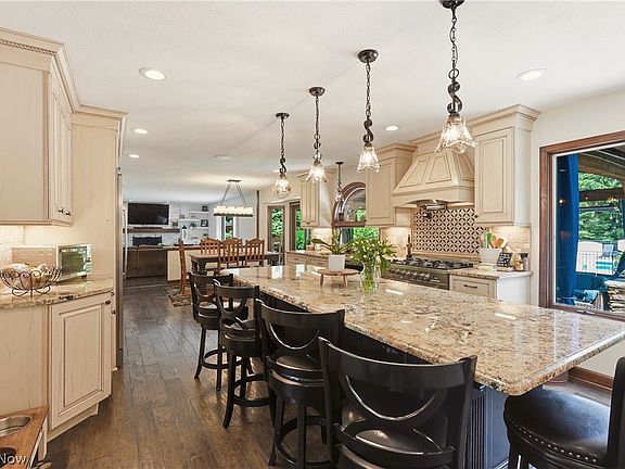 5th image of 5743 Williamsburg Dr