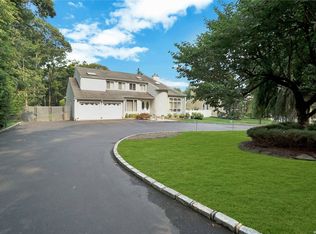 85 Croft Ln, Smithtown, NY 11787