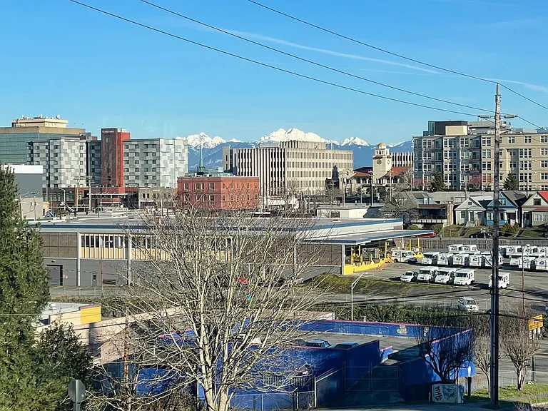 3202 Grand- 5 Unit — Photo 3