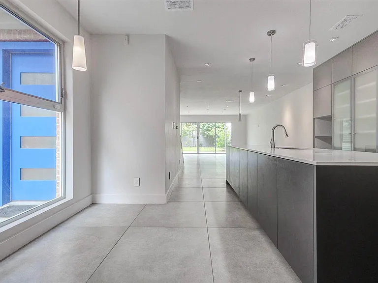 1222 Marconi St — Photo 10