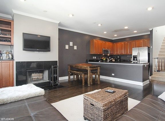 3rd image of 2843 N Lincoln Ave APT 209