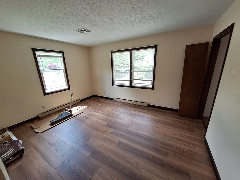 91 N Main St — Photo 12