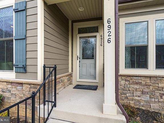 3rd image of 6926 Summit Cir