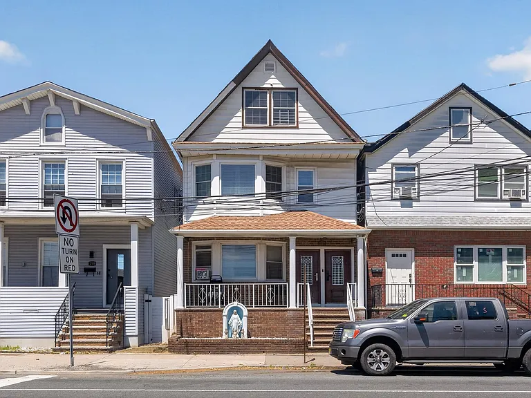 257 Kennedy Blvd — Photo 1