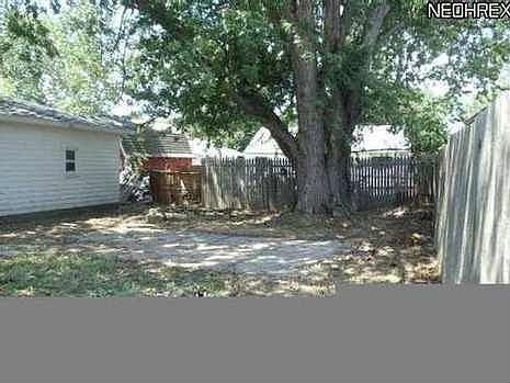 4th image of 374 Gayle Dr
