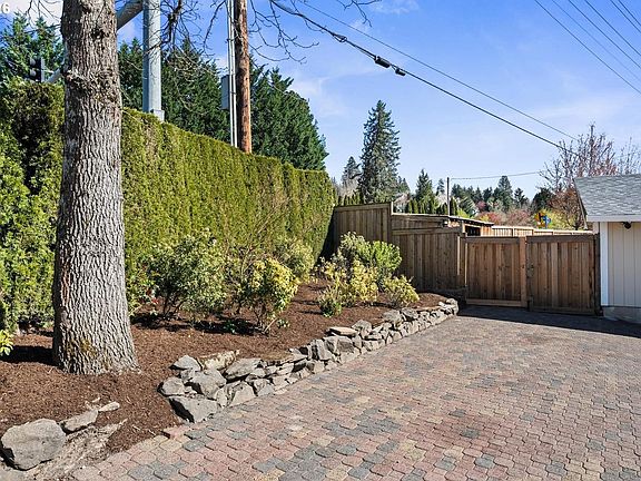 5th image of 17040 SW Oak St