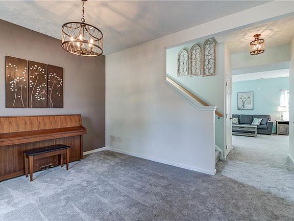 3rd image of 38615 Thorton Ln