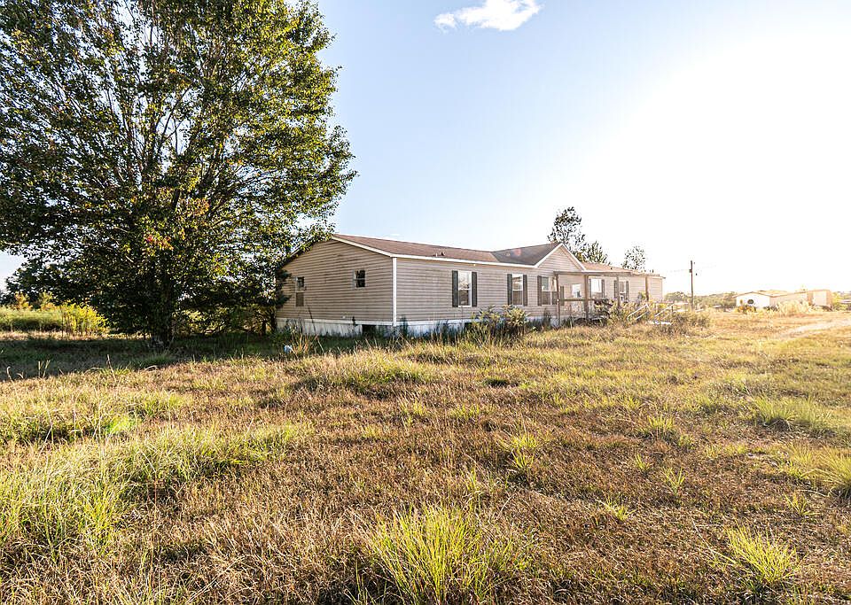 4th image of 200 Laura Ln