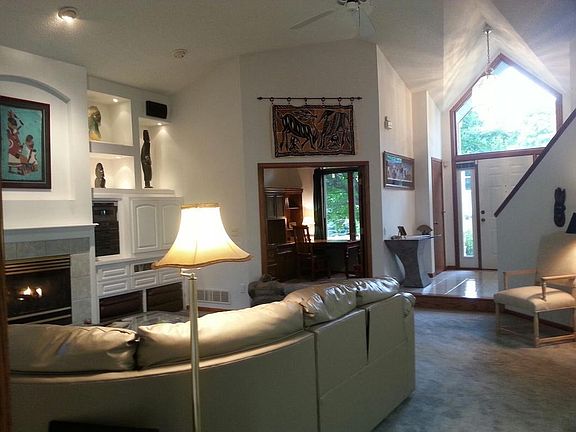 3rd image of 301 Ascot Ct