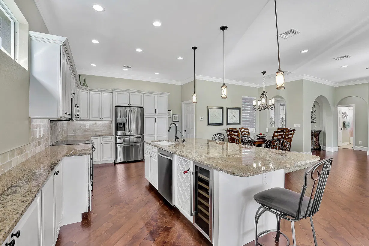 3 bed, 2069 sqft, $8,000 — Photo 2