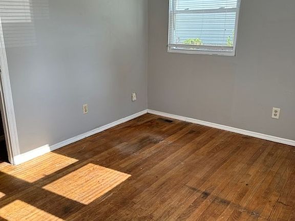 4th image of 1302 N Woodburn Ave