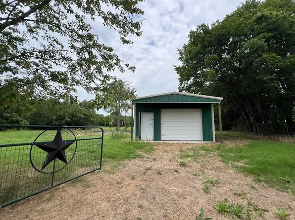 600 S Bois D Arc St, Blossom, TX 75416