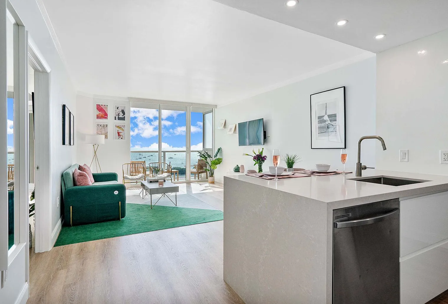 1 bed, 1.0 bath, 688 sqft, $8,376 — Photo 1