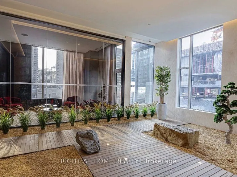 11 Yorkville Ave #2113 — Photo 34