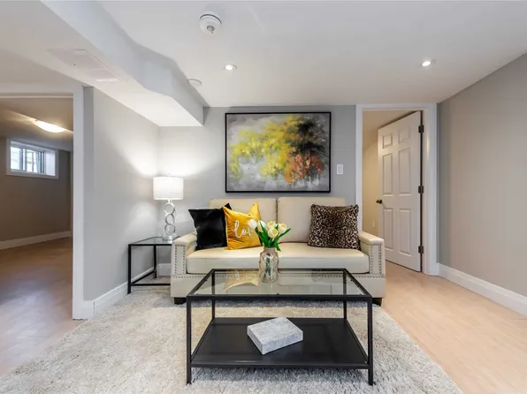605 Mohawk Rd E #Basement, Hamilton, ON L8V 2J8