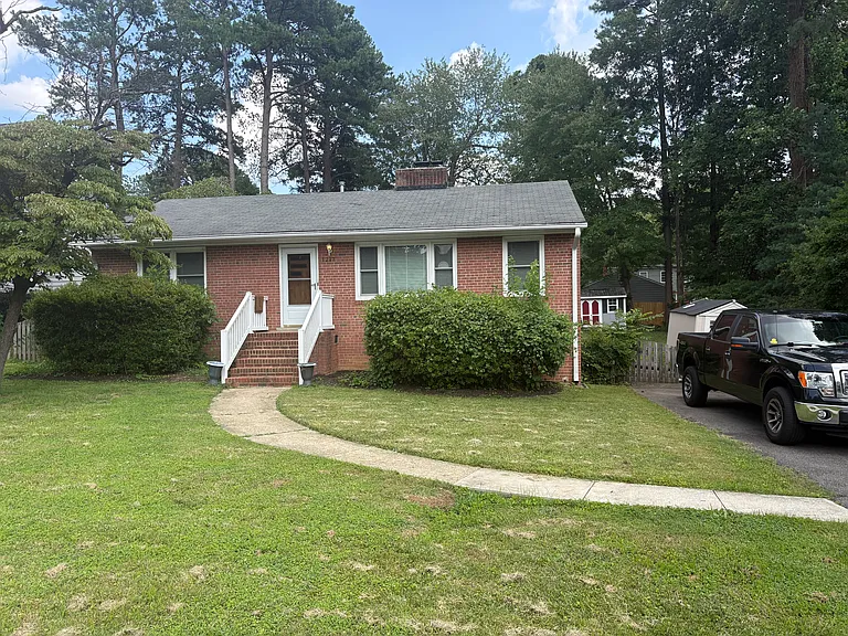 1217 Dinwiddie Ave — Photo 8