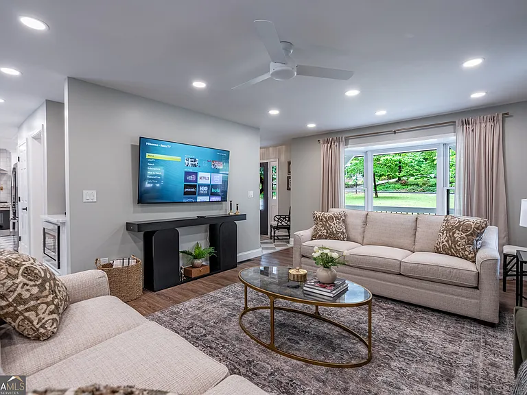 19 Rock Crest Cir SE — Photo 1