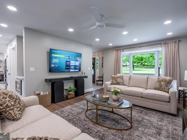 19 Rock Crest Cir SE, Cartersville, GA 30121