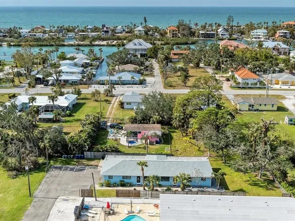 401 Shore Rd, Nokomis, FL 34275