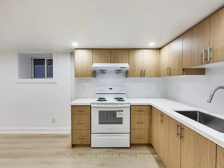 896 Bathurst St #BASEMENT — Photo 20