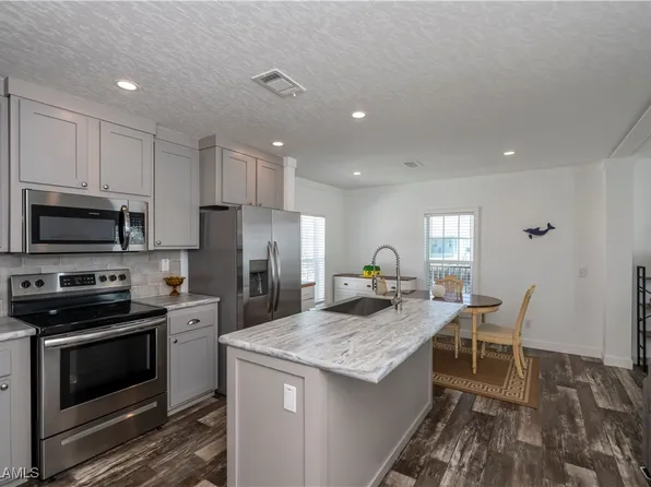 2738 Heron Ct, Saint James City, FL 33956