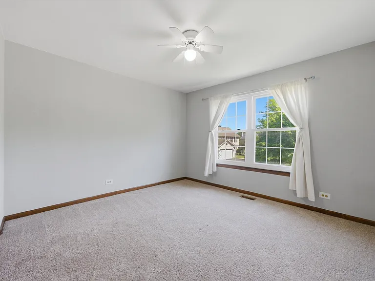 854 Deep Woods Ct — Photo 31