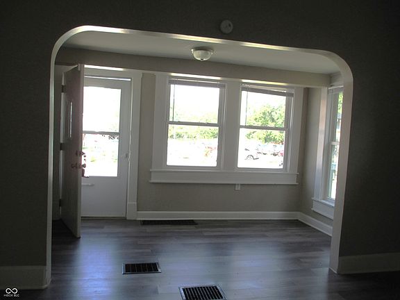 4th image of 2615 Shelby St