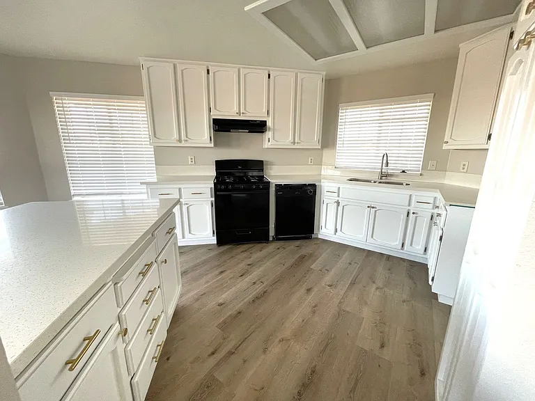 8101 Jacaranda Ave — Photo 8