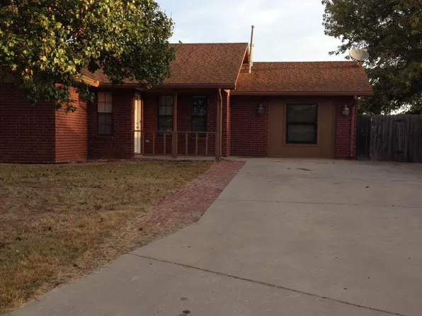313 Crestview Dr, Elgin, OK 73538