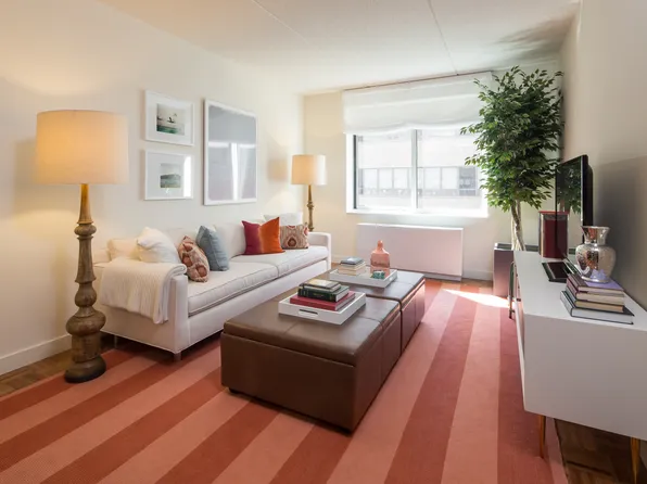 530 West 45th Street image 8 of 9