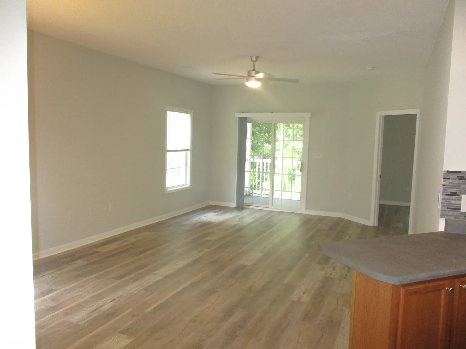 3 bed, 1408 sqft, $1,400 — Photo 4