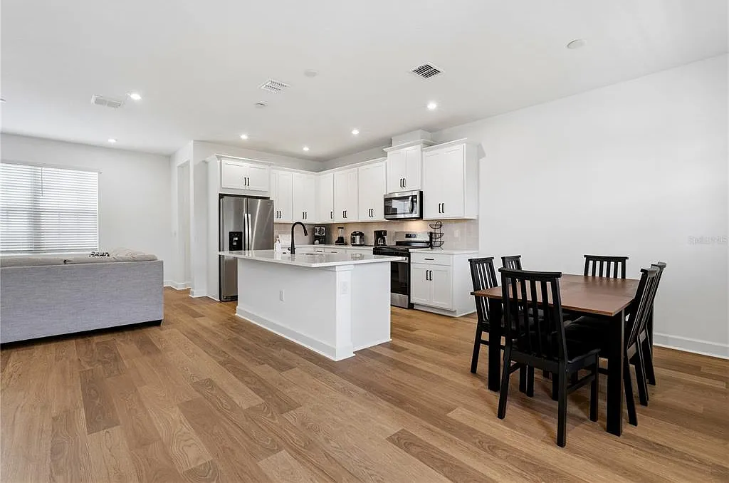 3 bed, 2.5 bath, 1628 sqft, $3,550 — Photo 3
