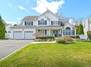 4 Rolling Wood Court, Hauppauge, NY 11788