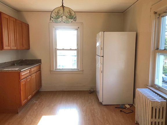 2nd image of 596 Jennings Avenue # Second Floor