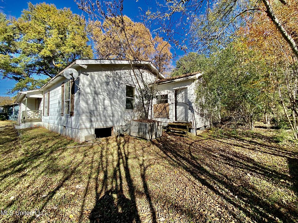 2nd image of 106 W Lakeview Dr